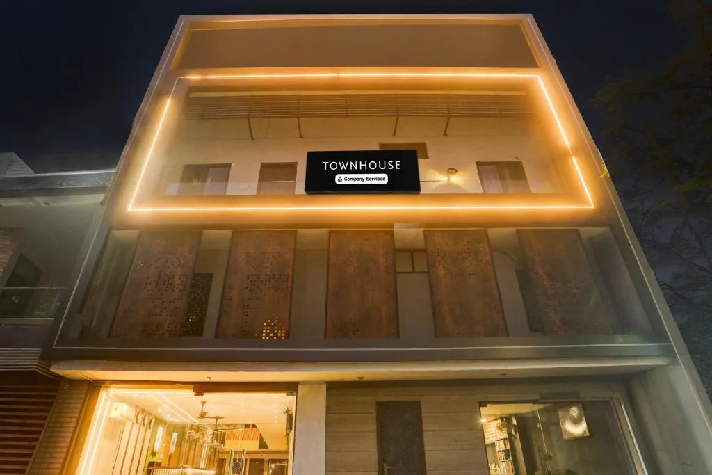 Townhouse by OYO Haibowal Chowk Near DMC - Hotel de 4 estrellas en Ludhiana, Ludhiana - photo 1