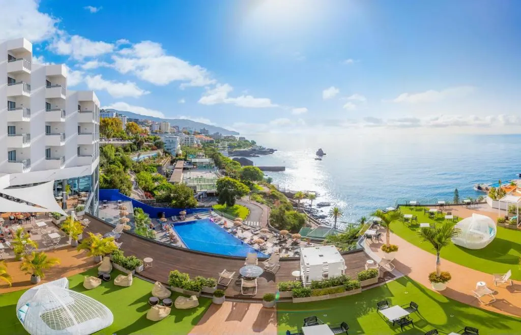 Hotel Baia Azul - Hotel de 4 estrellas en São Martinho, Funchal, Madeira - photo 1