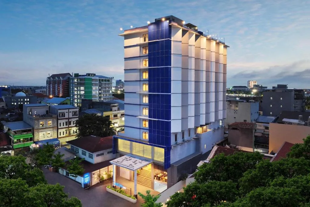 Aston Inn Pantai Losari Makassar - 3-star hotel in Makassar, Makassar - photo 1