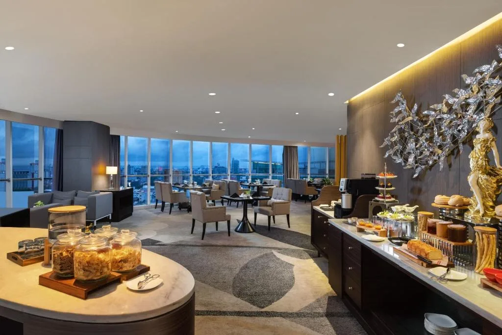 Meliá Makassar - 4-star hotel in Makassar, Makassar - photo 1
