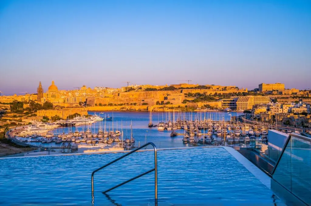 Grands Suites Hotel and Spa Sliema - Hotel de 4 estrellas en Il-Gżira (Sliema seafront), Malta - photo 1