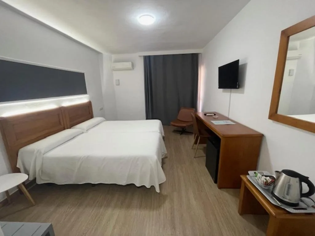 Hotel Anfora - 3-star hotel in Melilla, Melilla - photo 1