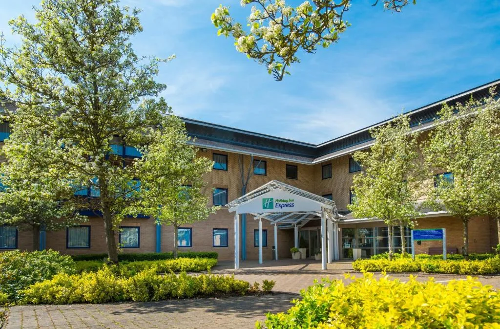 Holiday Inn Express Milton Keynes by IHG - 3-star hotel in Milton Keynes, Milton Keynes - photo 1