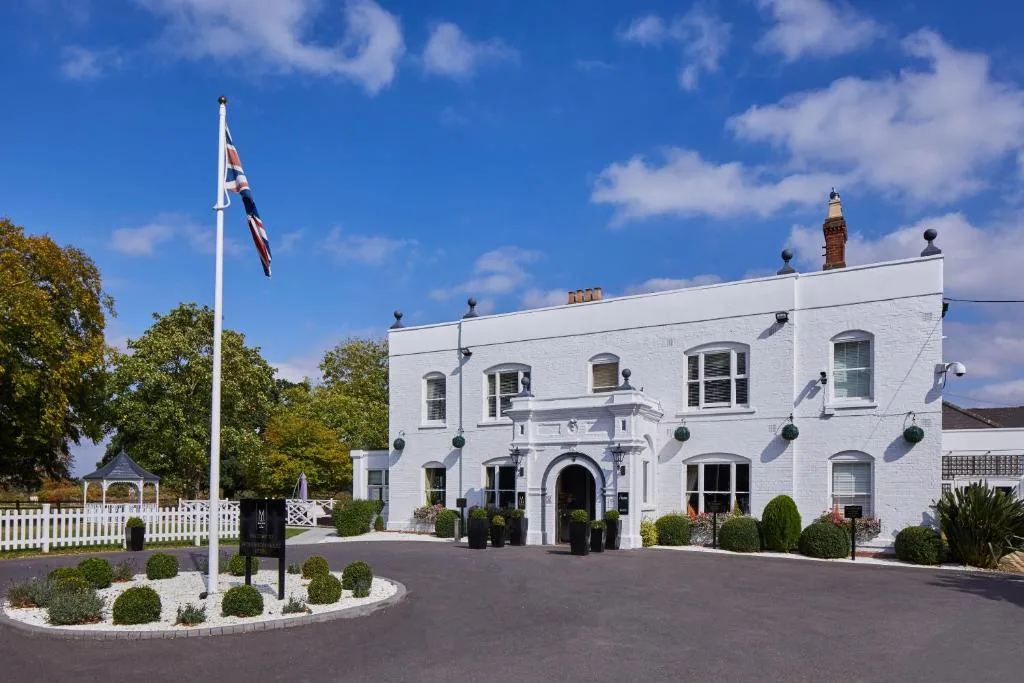 WorldHotels Distinctive Woughton House Hotel - 4-star hotel in Milton Keynes, Milton Keynes - photo 1