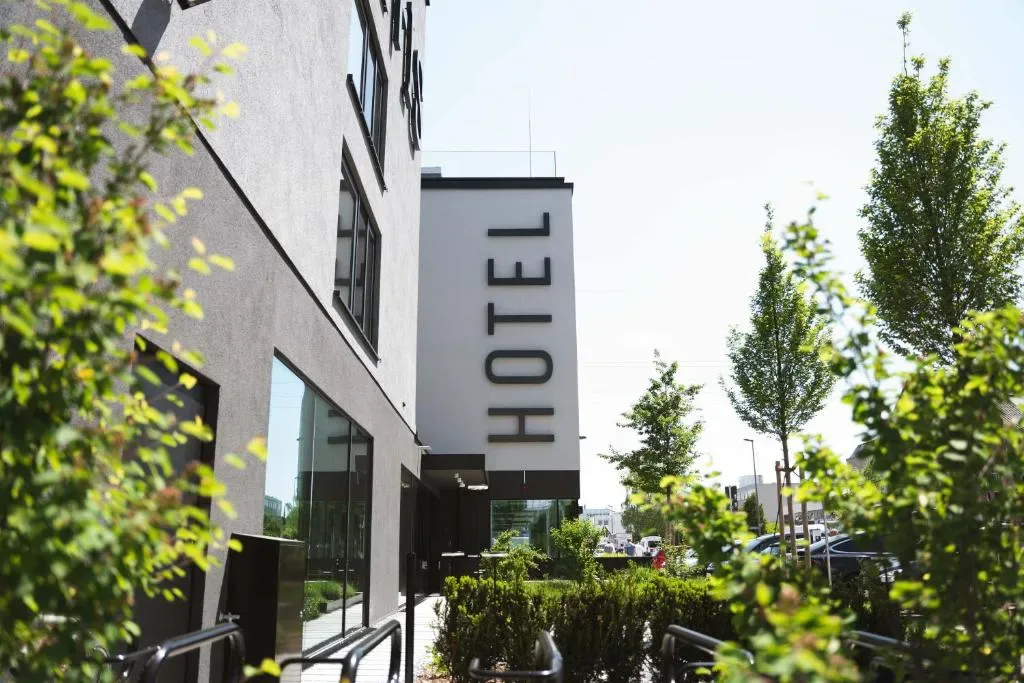 Exterior del hotel GREFIS en Gräfelfing cerca de Múnich