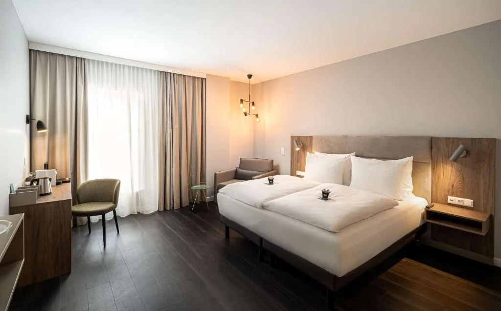 elaya hotel oberhausen, Trademark by Wyndham - Hotel de 4 estrelas em Oberhausen, Oberhausen - photo 1