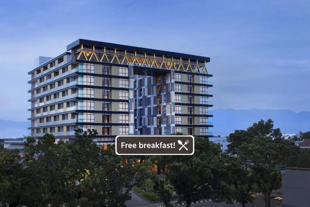 Hotel Santika Premiere Padang - 4-star hotel in Padang, Padang - photo 1