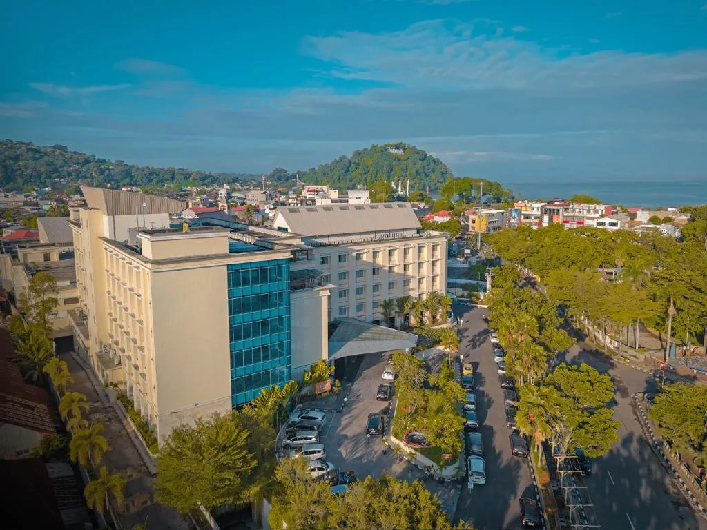 Truntum Padang - 4-star hotel in Padang, Padang - photo 1