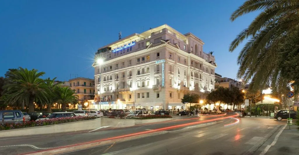 Hotel Esplanade - Hotel de 4 estrellas en Pescara, Pescara - photo 1