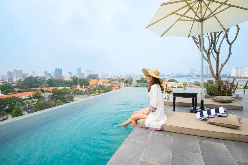 GLOW PARK HOTEL Grand Royal Palace - 4-star hotel in Phnom Penh, Phnom Penh - photo 1