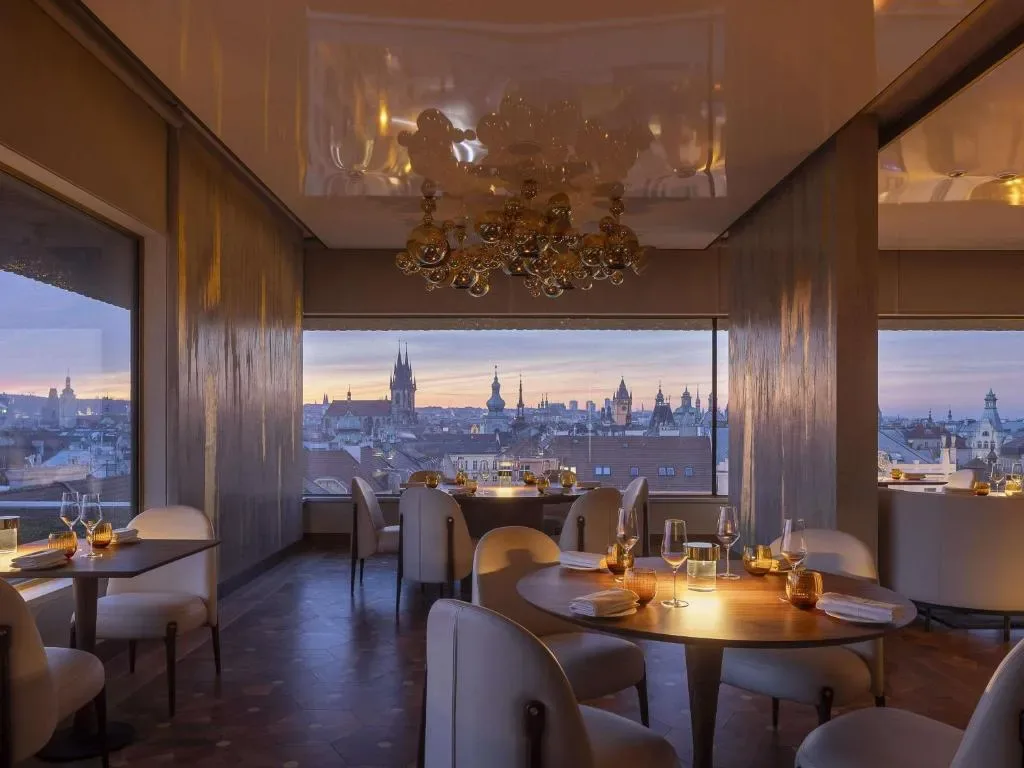 Hotel Fairmont Golden Prague en la calle Pařížská