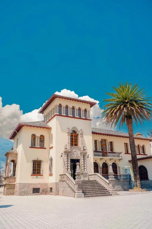 Hotel Boutique Circasiana Palace - 4-star hotel in Quito, Quito