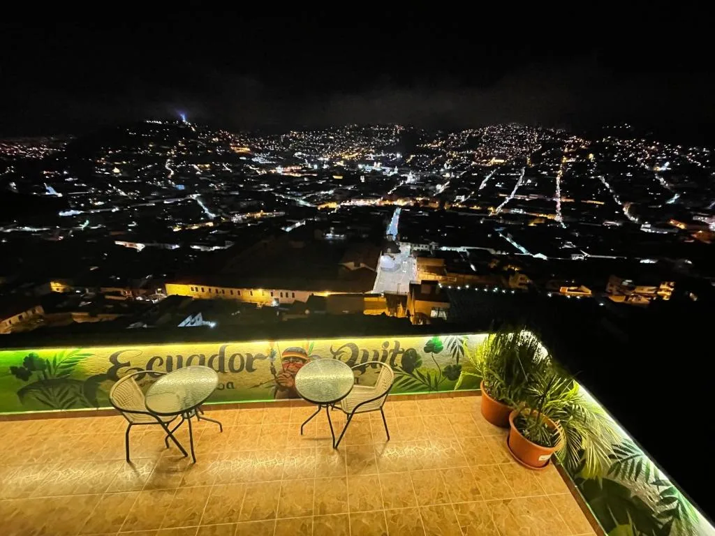 ITCHIMBIA GARDEN QUITO Suites Coloniales renovadas con vista a la Cordillera de los Andes de Quito - Hotel de 0 estrellas en Quito, Quito