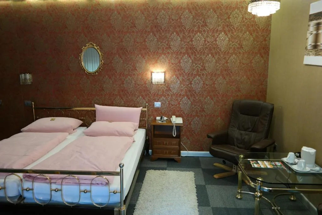 Am Hallenbad Hotel garni - null-star hotel in Ratingen, Ratingen - photo 1