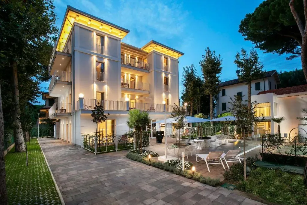 Elegance Riccione - Hôtel 4 étoiles, Central Riccione, near Viale Ceccarini, Riccione - photo 1