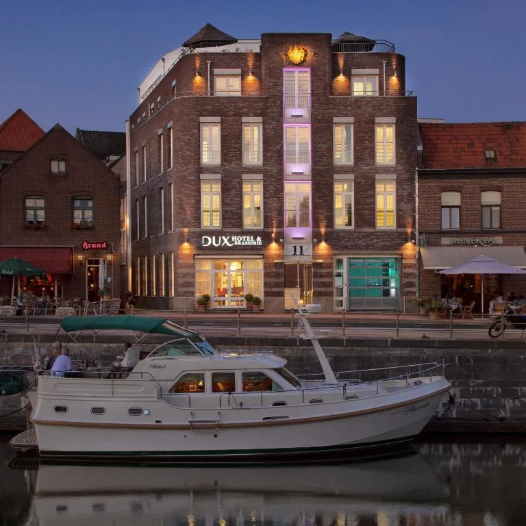 Hotel Dux - 4-star hotel in Roermond, Roermond - photo 1