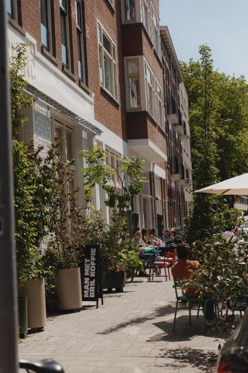 Man Met Bril Koffie Hotel - null-star hotel in Rotterdam, Rotterdam - photo 1