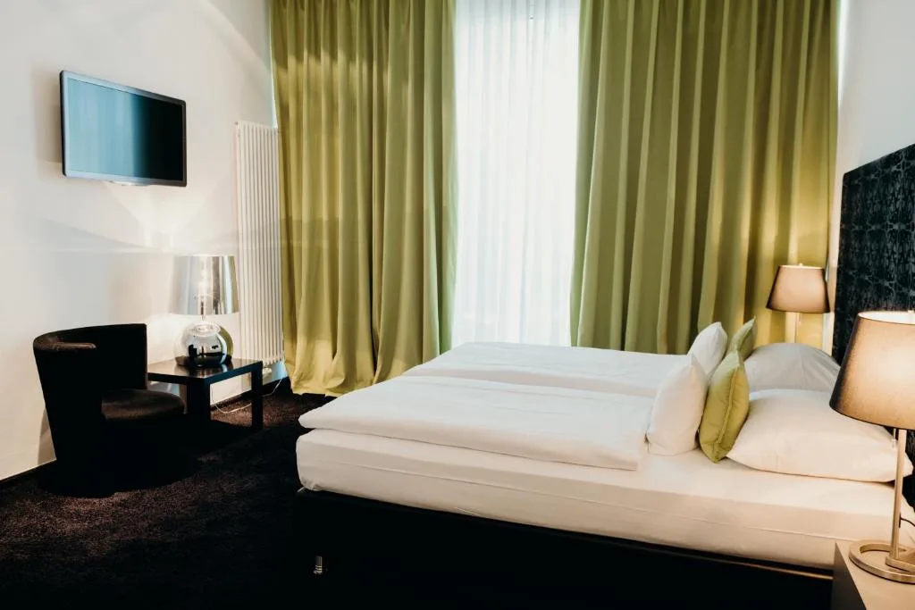 Hotel Crystal - Hotel de 3 estrelas em Saarbrücken, Saarbrücken - photo 1