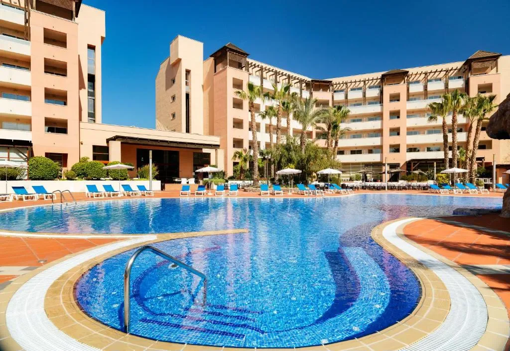 H10 Salauris Palace - 4-star hotel in Avenida Paรฏsos Catalans, Salou - photo 1