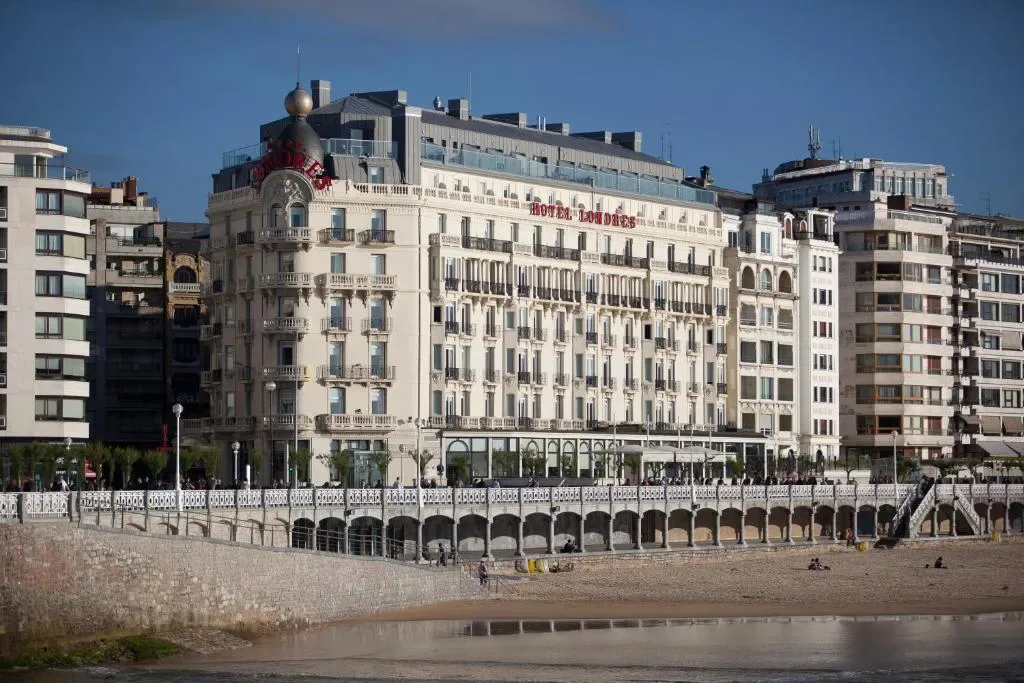 Hotel de Londres y de Inglaterra - 4-star hotel in La Concha seafront, central, San Sebastián - photo 1