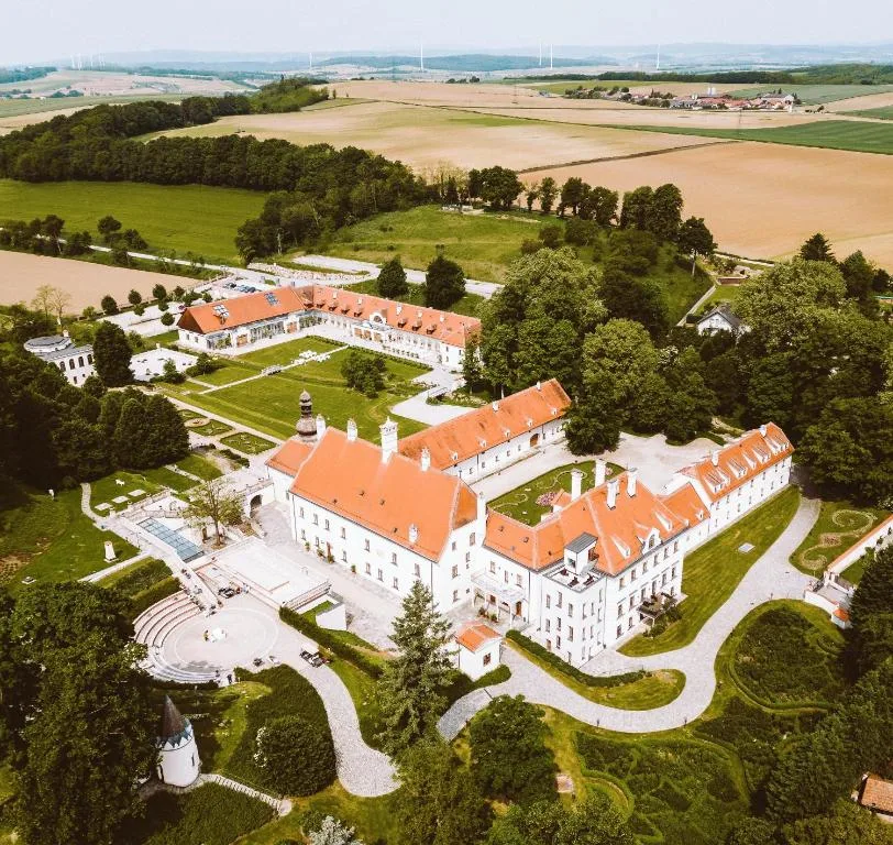 Schloss Thalheim - null-star hotel in Sankt Pölten, Sankt Pölten - photo 1