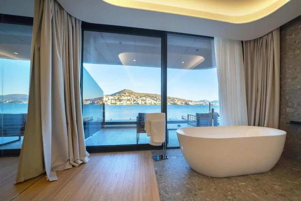 AlYACHT Premium Hotel - Hotel de 4 estrellas en Sarandë beachfront, private beach access, Sarande - photo 1