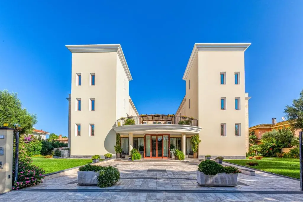 Hotel Le Torri - 4-star hotel in Arborea, Sardinia - photo 1