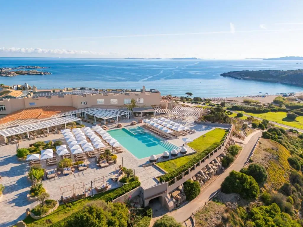 Vista aérea do Mangia's Sardinia Resort em Santa Teresa Gallura