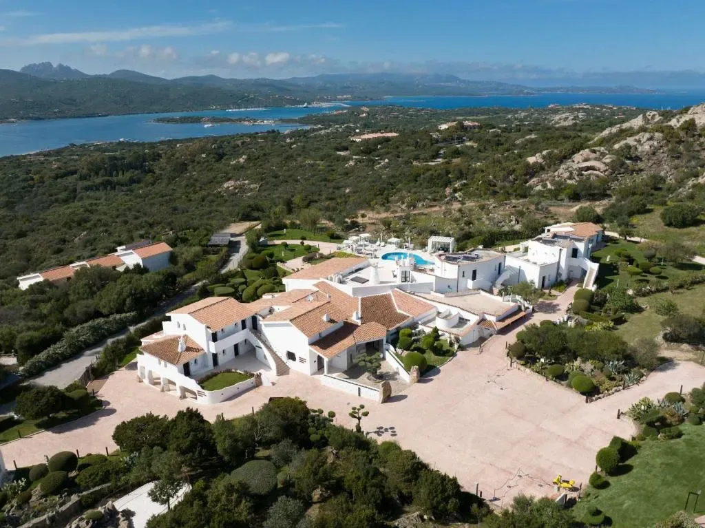 Sulià House infinity pool overlooking Porto Rotondo bay