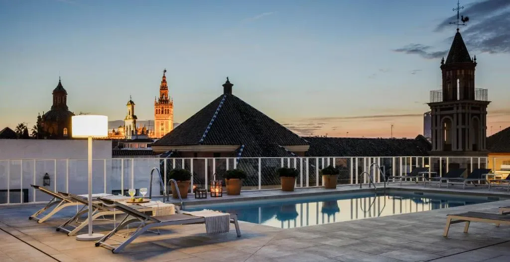 Exterior del Hotel Fernando III en Santa Cruz, Sevilla