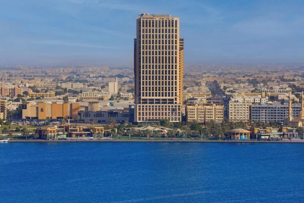 DoubleTree by Hilton Sharjah Waterfront Hotel And Residences - Hôtel 4 étoiles, Sharjah, Sharjah - photo 1