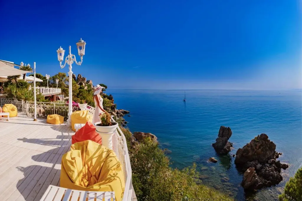 Hotel Kalura - 4-star hotel in Caldura Bay, Cefalù, Sicily - photo 1