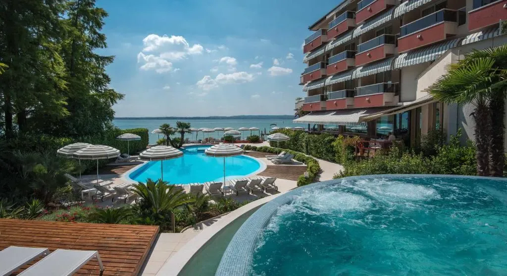 Hotel Continental Wellness & Spa - 4-star hotel in Lago side, near Aquaria spa, Sirmione - photo 1