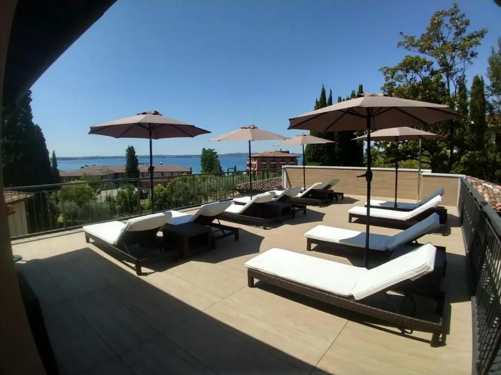 Hotel Meridiana - 3-star hotel in Sirmione peninsula, near walls, Sirmione - photo 1