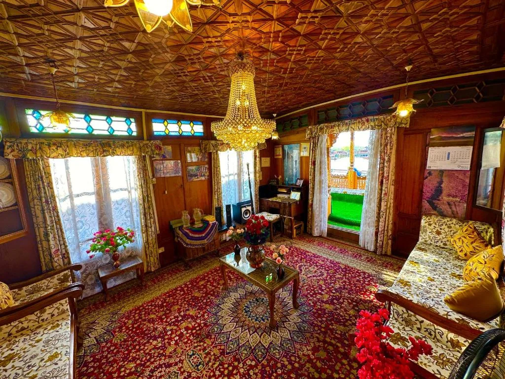 Lake Palace Group Of House Boats - 3-star hotel in Srinagar, Srinagar - photo 1