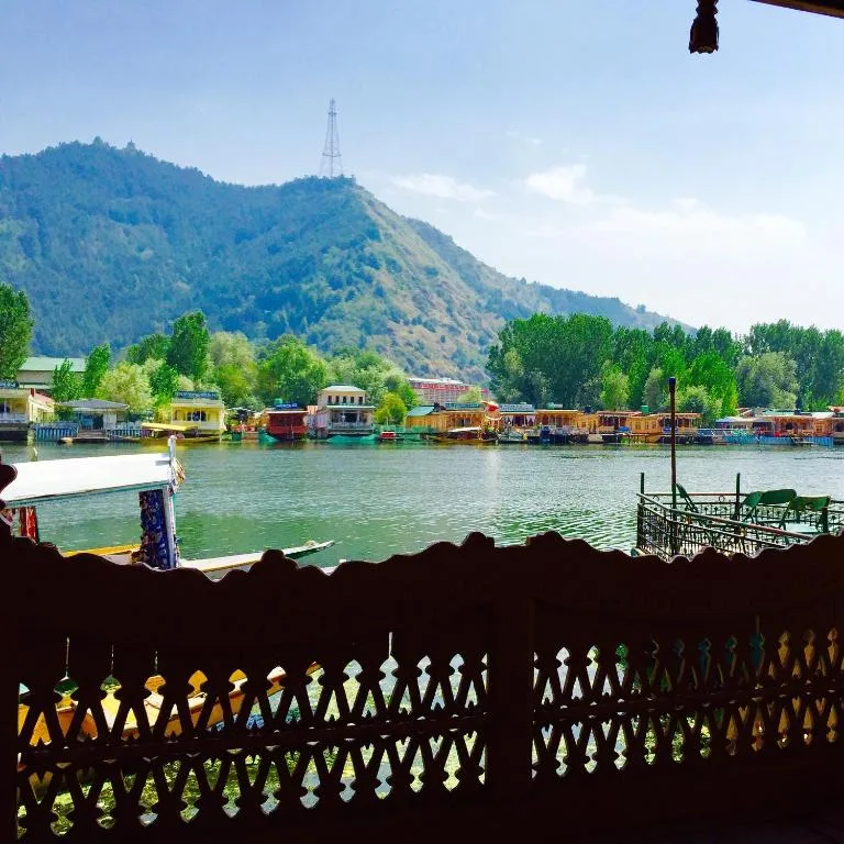 New Sea Palace Houseboats - 4-star hotel in Srinagar, Srinagar - photo 1