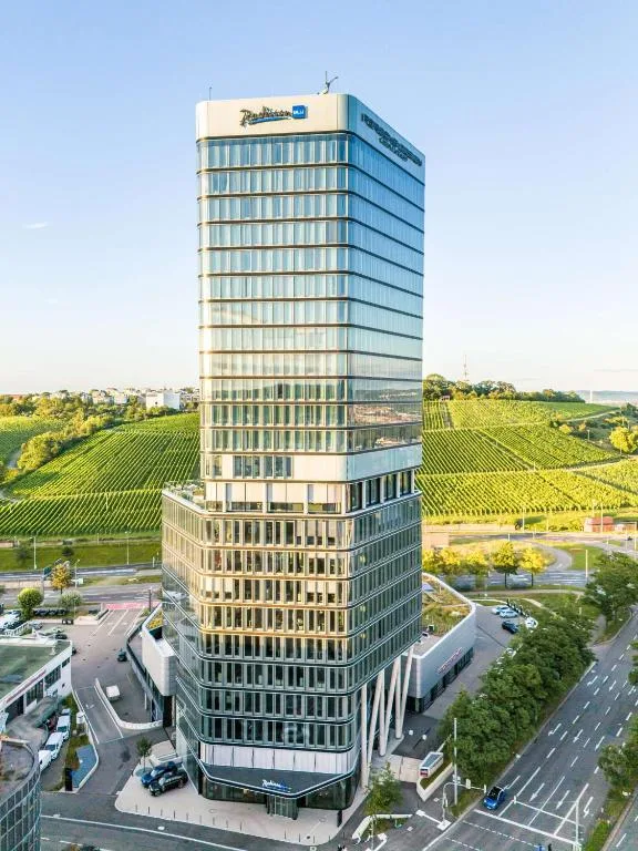 Radisson Blu Hotel at Porsche Design Tower Stuttgart - Hôtel 4 étoiles, Stuttgart, Stuttgart - photo 1