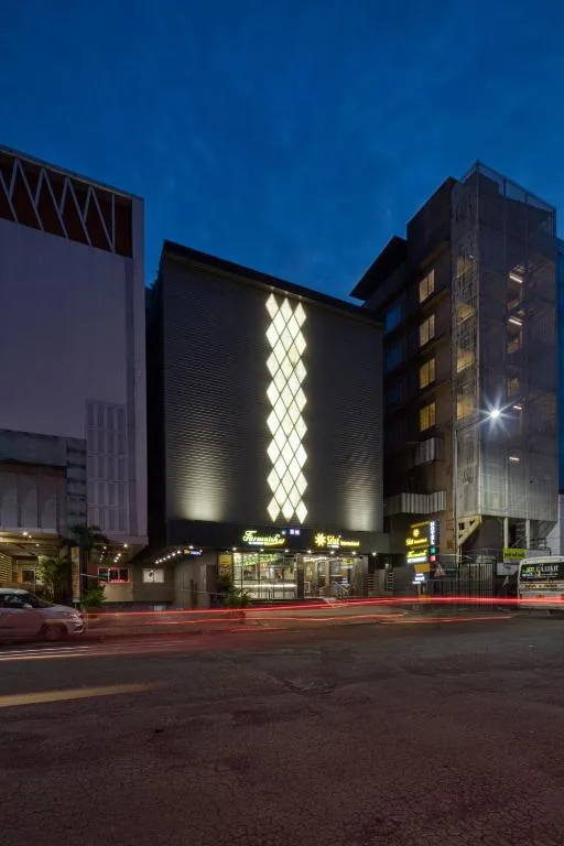 Hotel Sifat International - 3-star hotel in Surat, Surat - photo 1