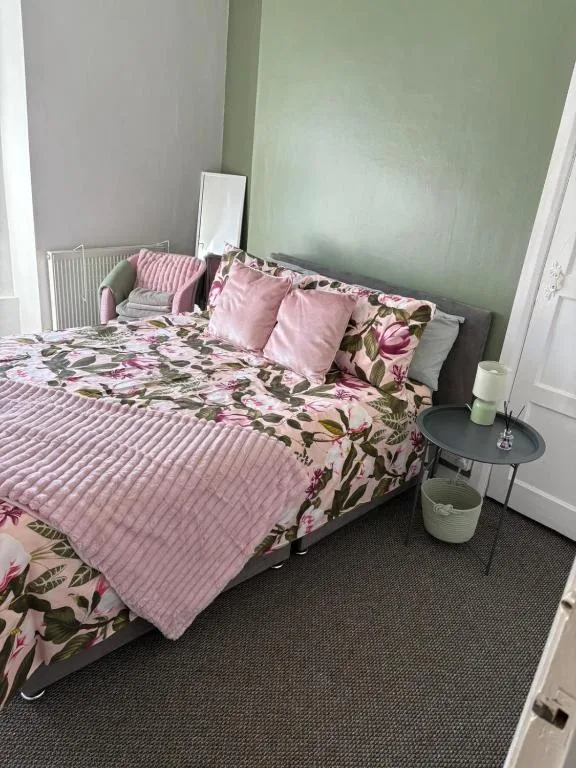 stylish new house sleeps 5 max - Hotel de null estrelas em Swansea, Swansea - photo 1