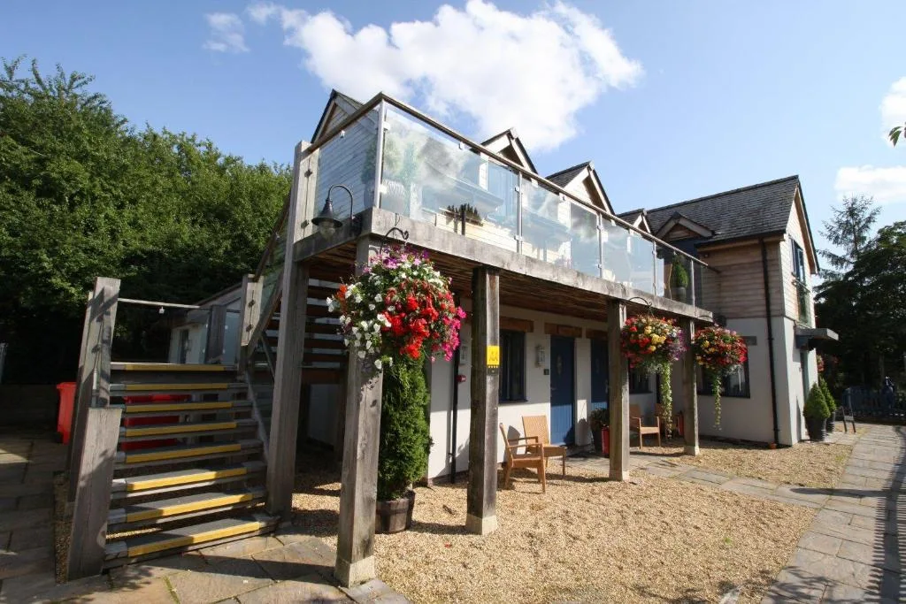 The Sun Inn - 4-star hotel in Swindon, Swindon - photo 1