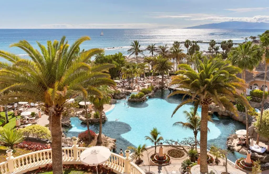 Bahia del Duque - 5-star hotel in Avenida Bruselas, Tenerife - photo 1