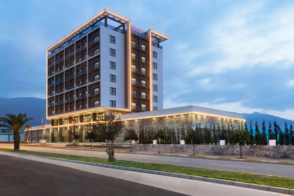 Ramada By Wyndham Tire - Hotel de 5 estrellas en Tire, Tire - photo 1