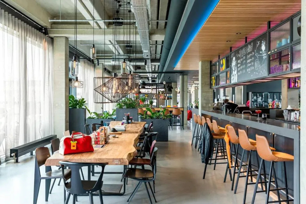 Moxy Utrecht - 4-star hotel in Zuid, Utrecht - photo 1