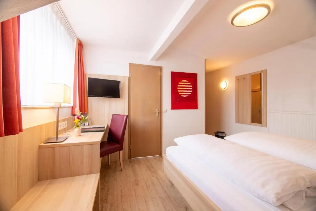 Hotel Zur Traube - Hôtel 3 étoiles, Velbert, Velbert - photo 1