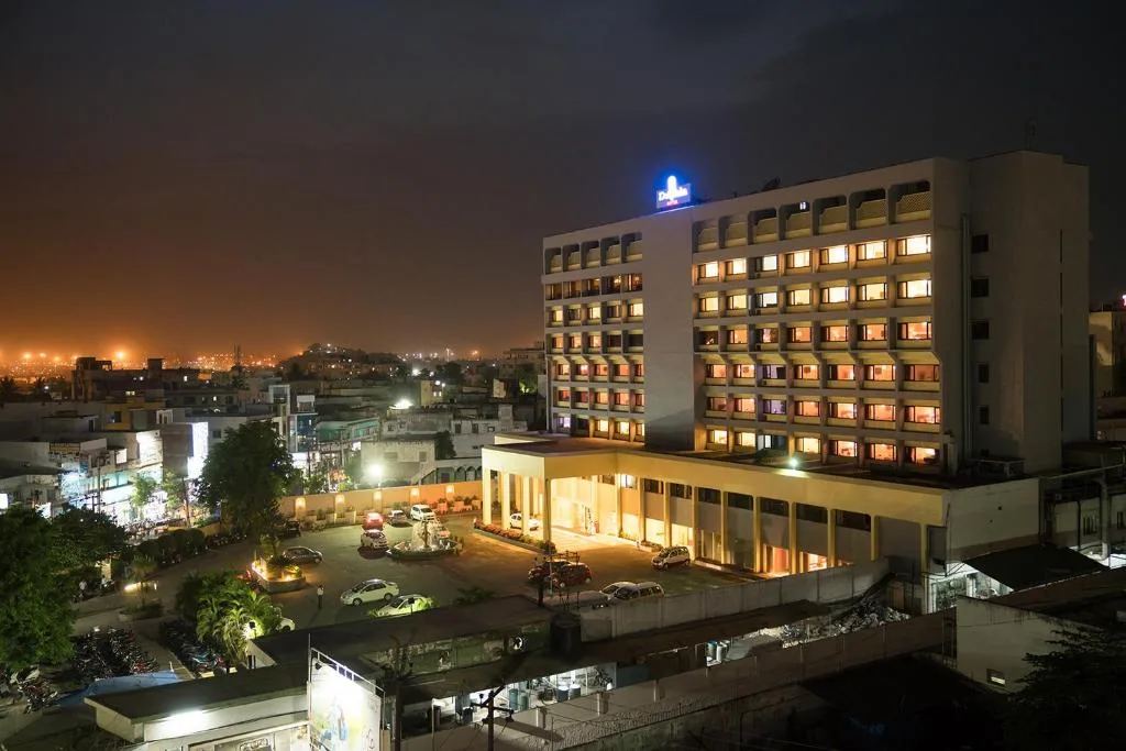 Dolphin Hotel - Hotel de 4 estrellas en Visakhapatnam, Visakhapatnam - photo 1