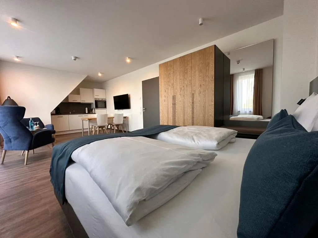 Hotel Schöne Aussicht, Stilvoll modern, direkt am Rüstersieler Hafen - Hotel de 3 estrelas em Wilhelmshaven, Wilhelmshaven - photo 1