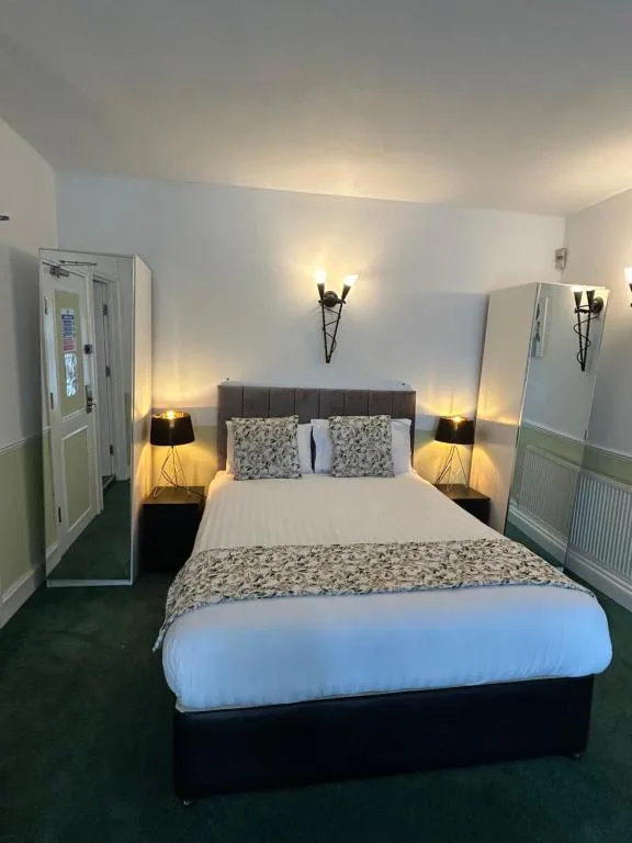 Barons Court Hotel - Hotel de 3 estrelas em Wolverhampton, Wolverhampton - photo 1