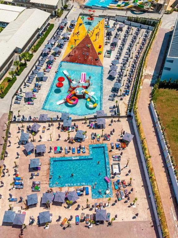 Caretta Paradise Resort & WaterPark - 4-star hotel in Tragaki, Zakynthos - photo 1