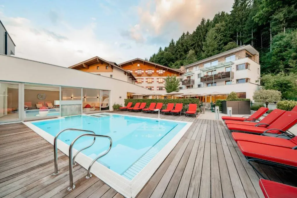 Familotel Amiamo - Hotel de 4 estrellas en Schüttdorf (south, 1.5 km from lake), Zell am See - photo 1
