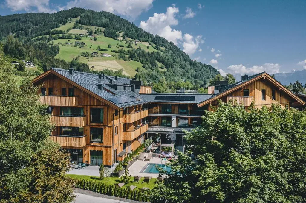 Elements Resort Zell am See - Hotel de 4 estrellas en Gletschermoosstraße, by the Schüttdorf district, Zell am See - photo 1